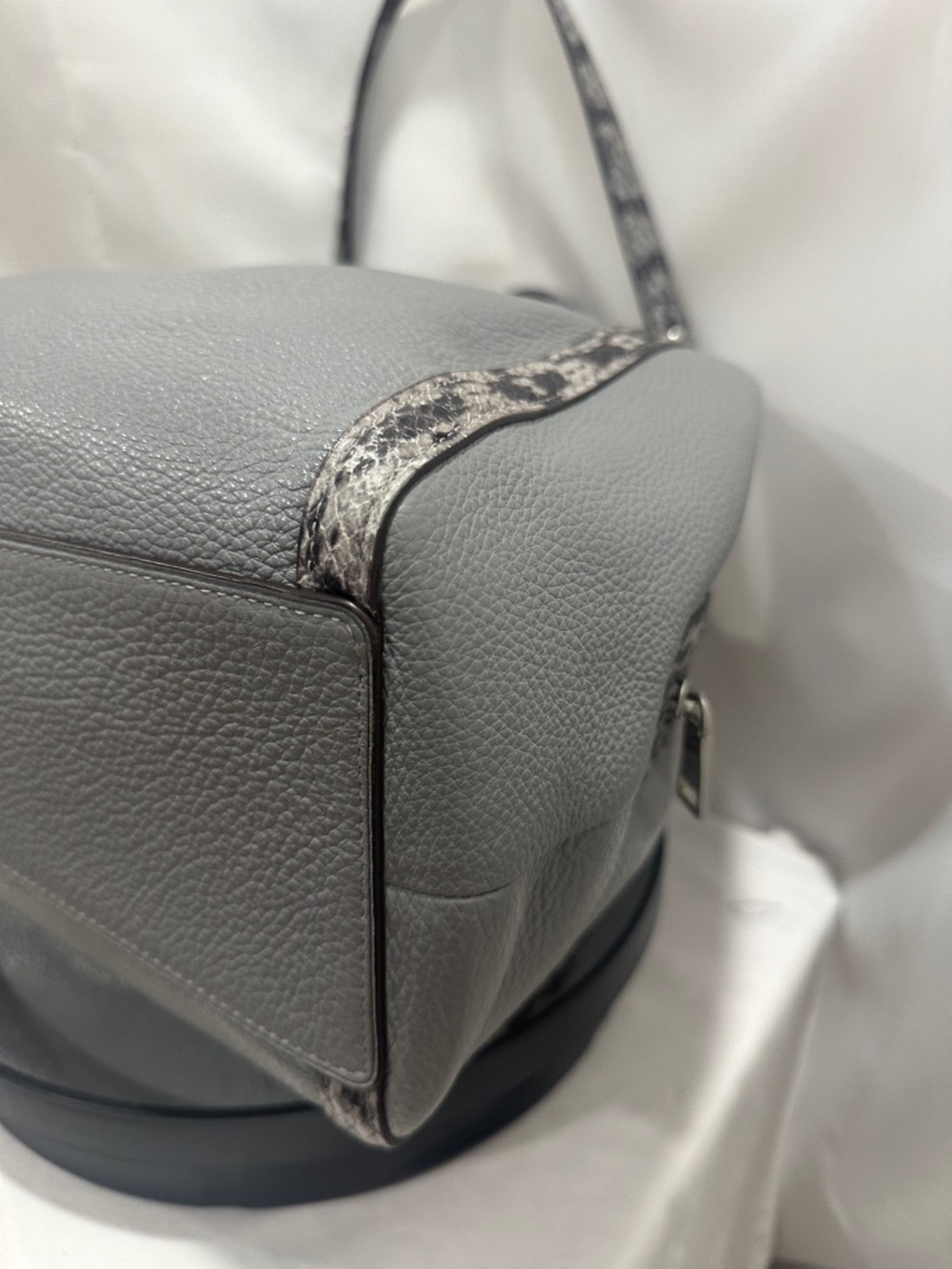 Coach Gray Pebbled Leather Shoulder Bag with Snake-Print Trim EUC - Picture 7 of 15